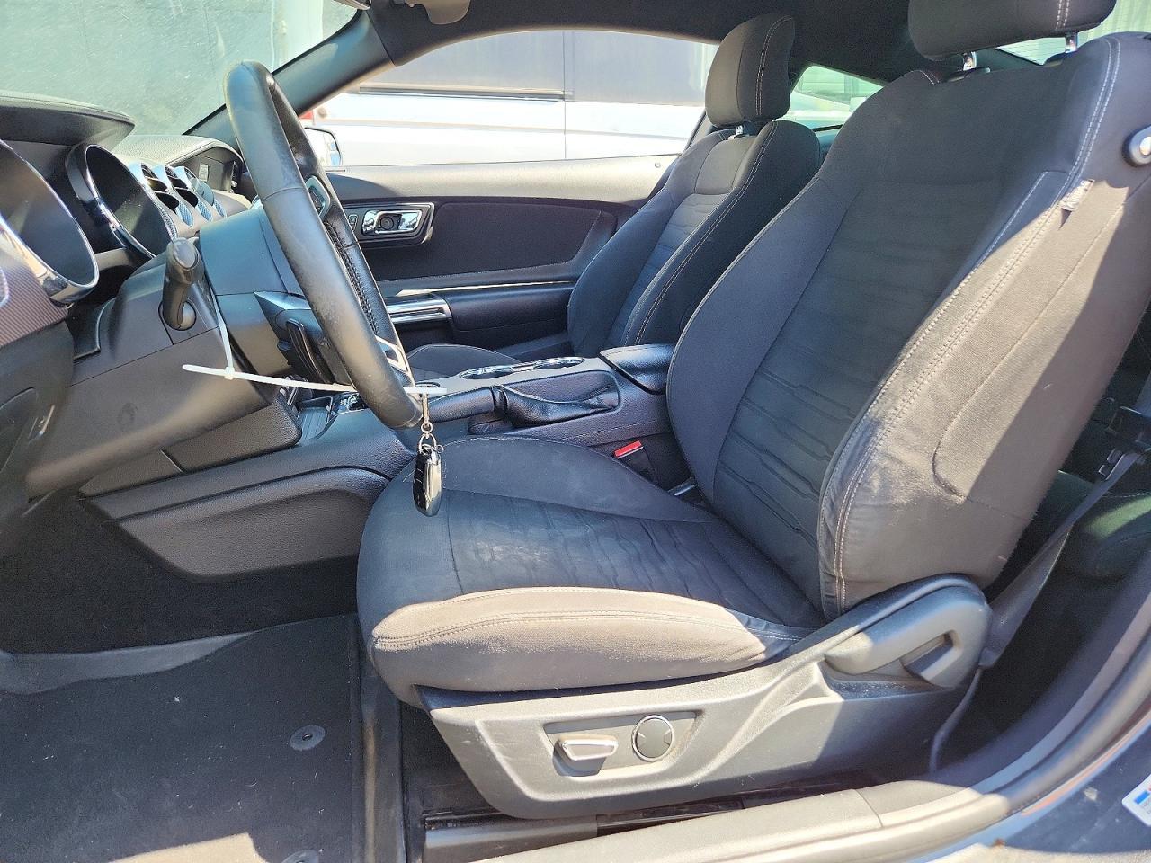 2015 Ford Mustang - zdjęcie 7