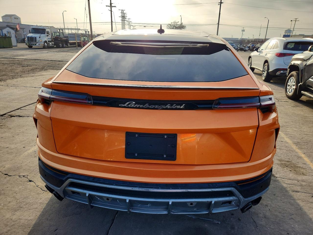 2022 Lamborghini Urus - zdjęcie 6