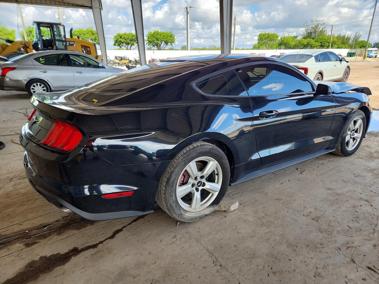 2018 Ford Mustang - zdjęcie 3
