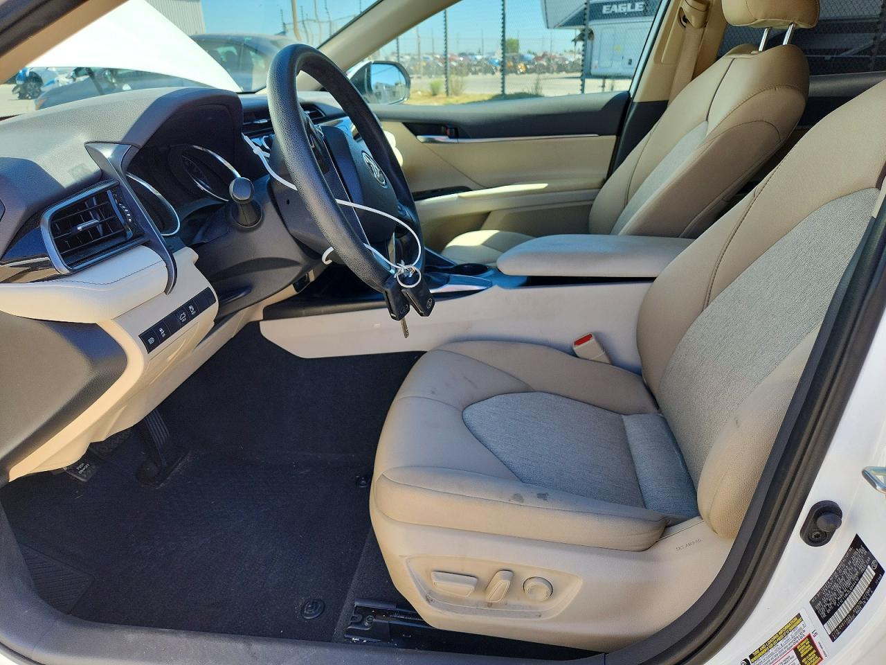 2020 Toyota Camry Le - zdjęcie 7