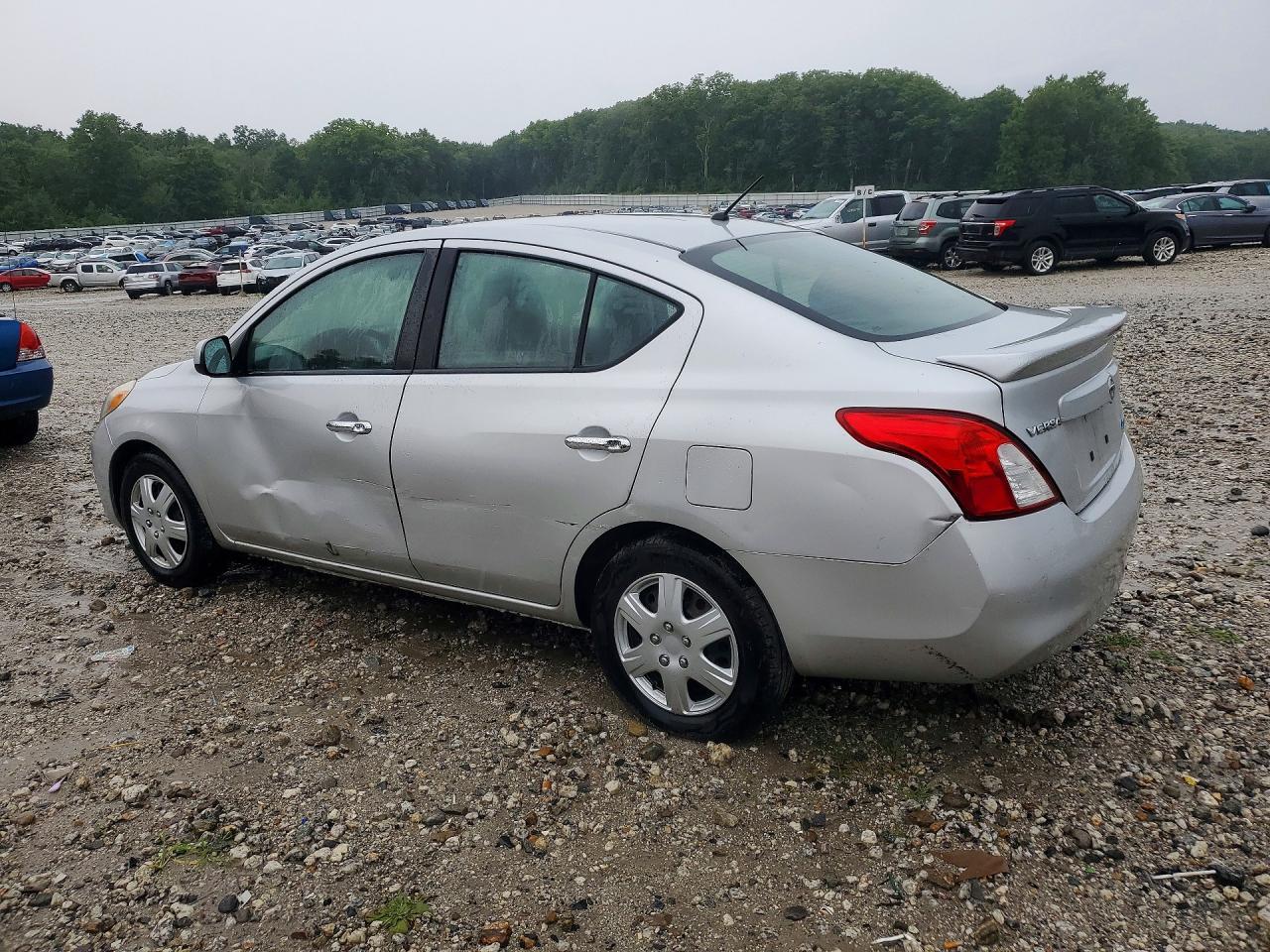 2013 Nissan Versa 1.6 S - zdjęcie 2
