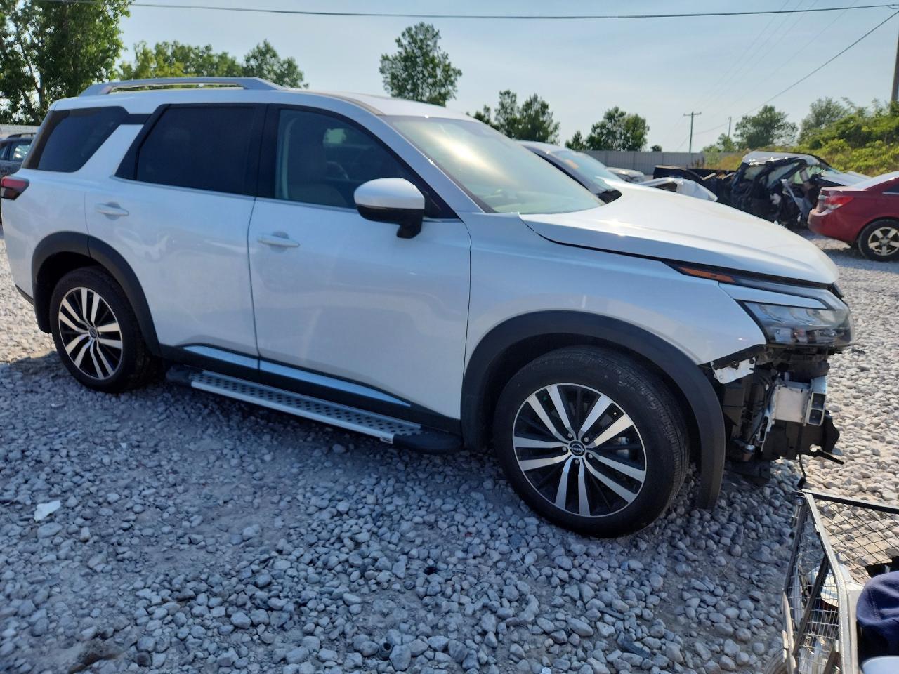 2025 Nissan Pathfinder Platinum - zdjęcie 4