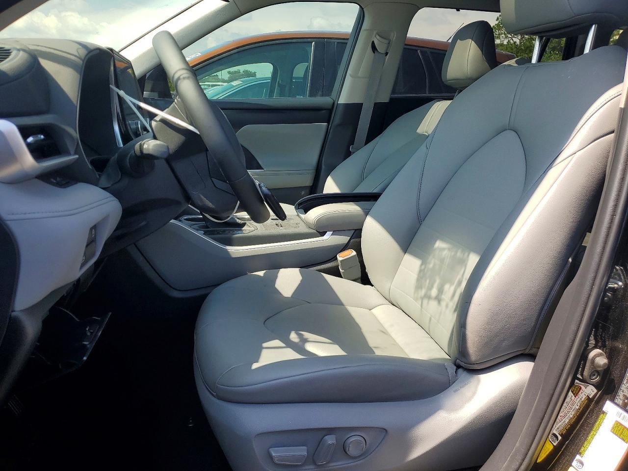 2025 Toyota Highlander Xle - zdjęcie 7