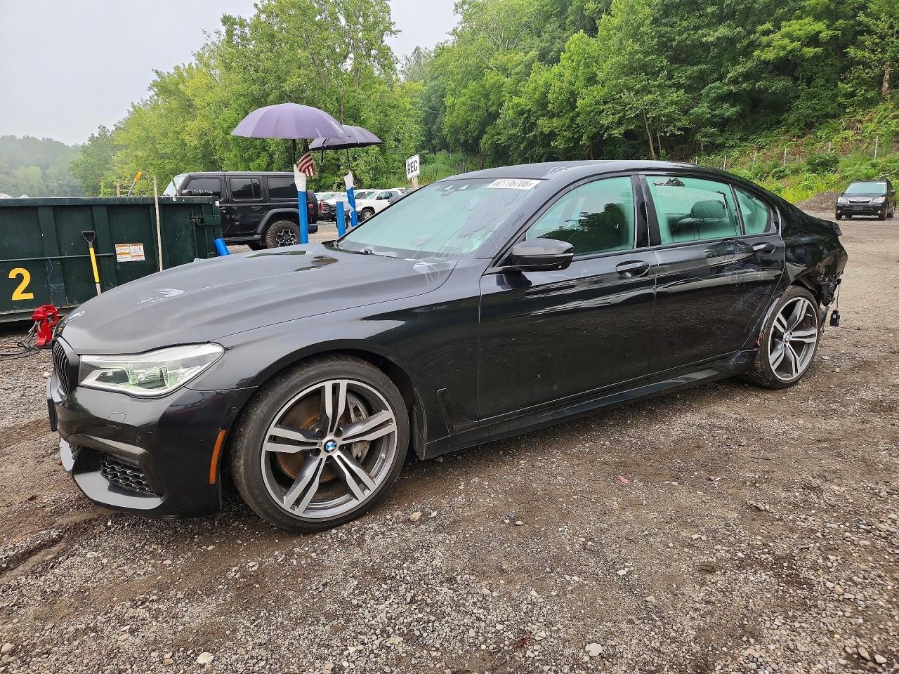 2017 BMW 750 Xi - zdjęcie główne