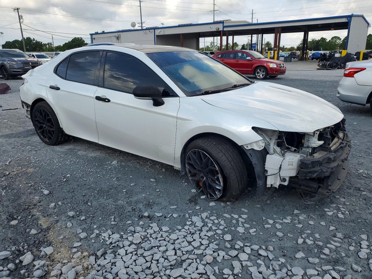2021 Toyota Camry Xse - zdjęcie 4