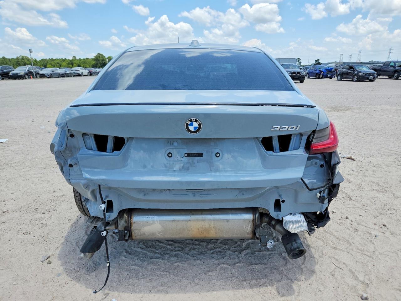 2025 BMW 330I - zdjęcie 6