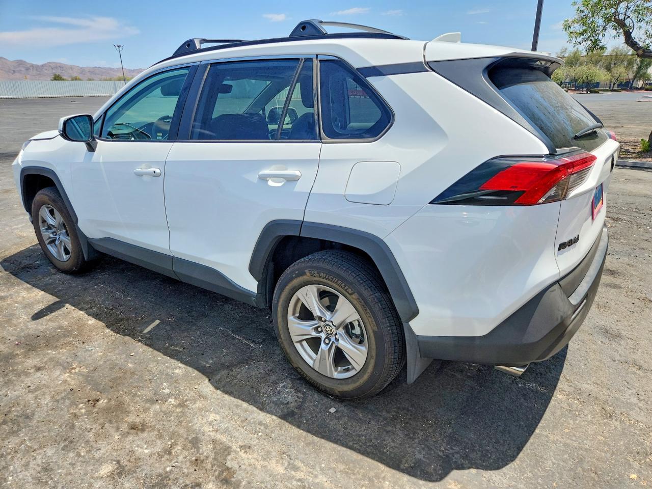 2025 Toyota Rav4 Xle - zdjęcie 2