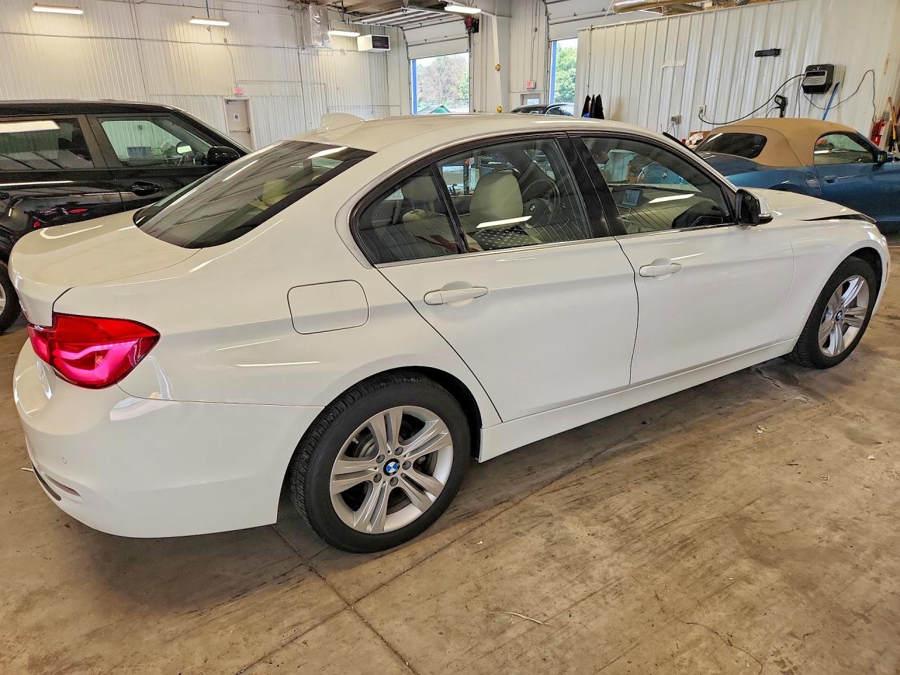 2017 BMW Seria 3 330i - zdjęcie 3