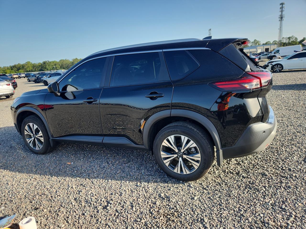 2023 Nissan Rogue Sv - zdjęcie 2