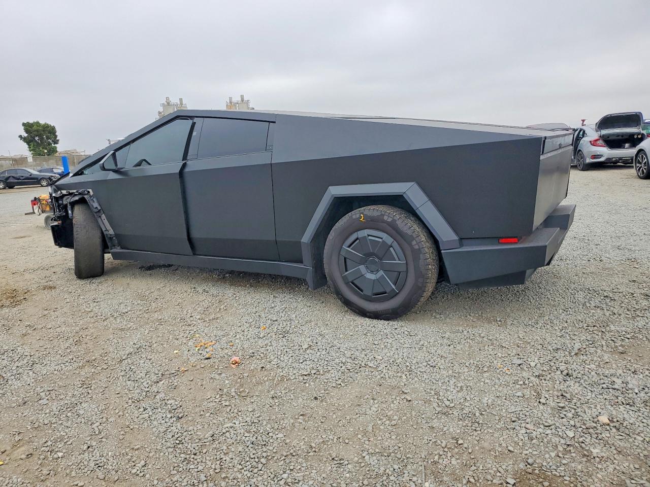2025 Tesla Cybertruck - zdjęcie 2