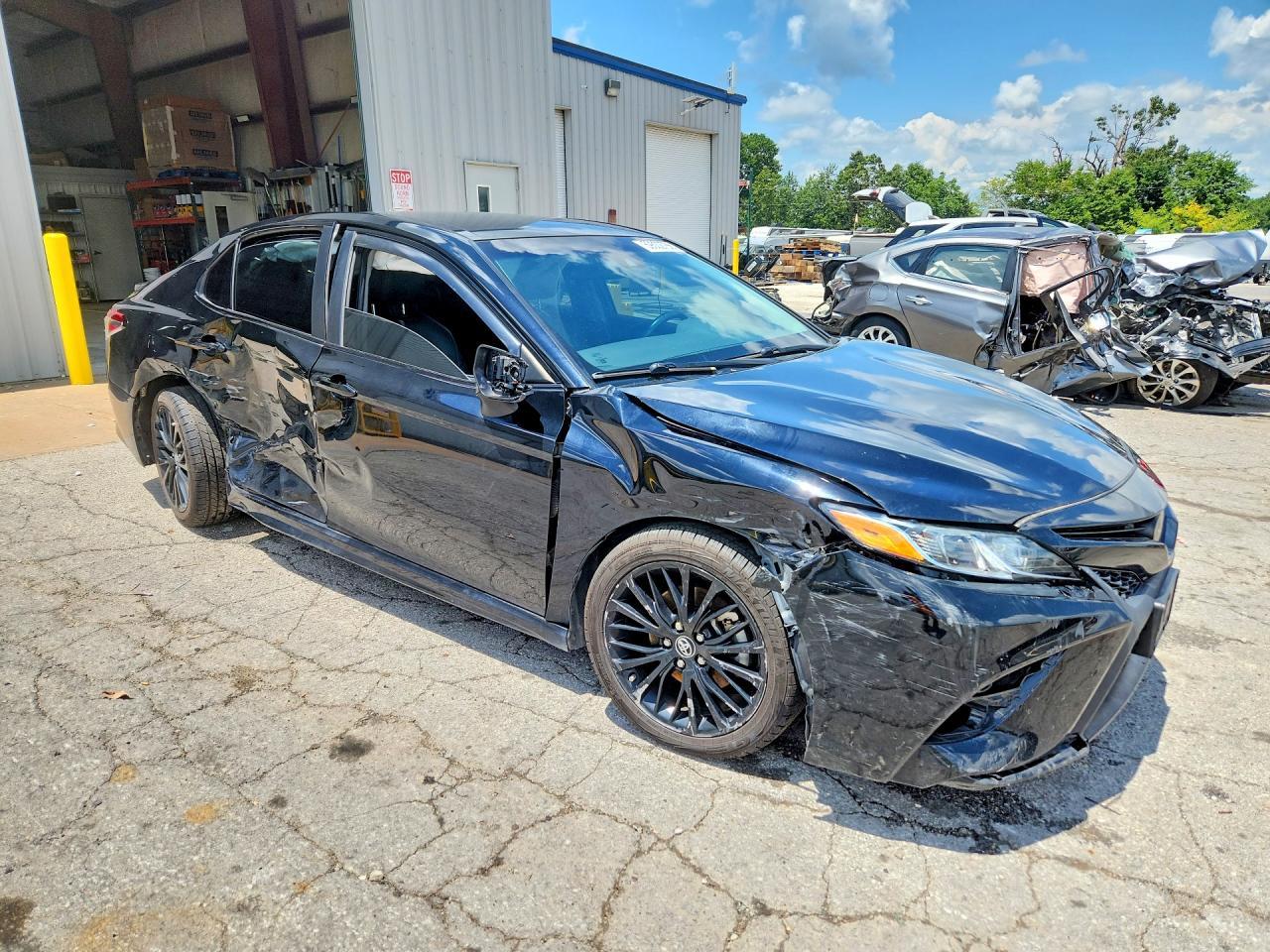 2019 Toyota Camry Se - zdjęcie 4