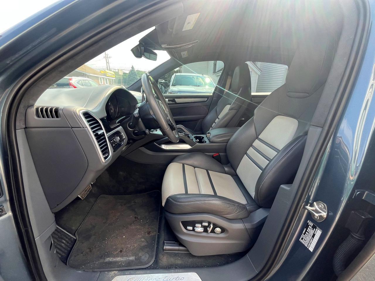2020 Porsche Cayenne Turbo - zdjęcie 10