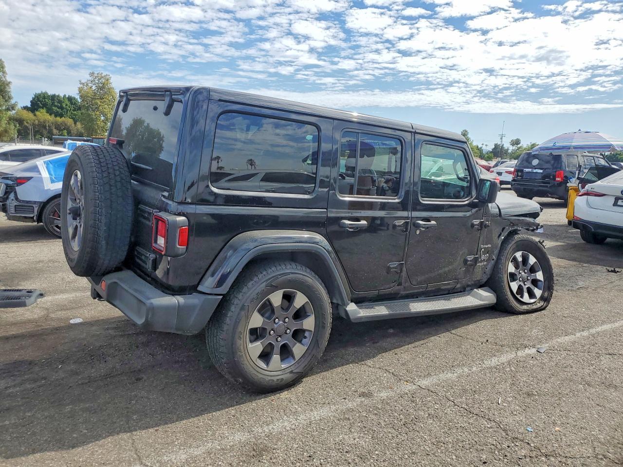 2018 Jeep Wrangler Unlimited Sahara - zdjęcie 3