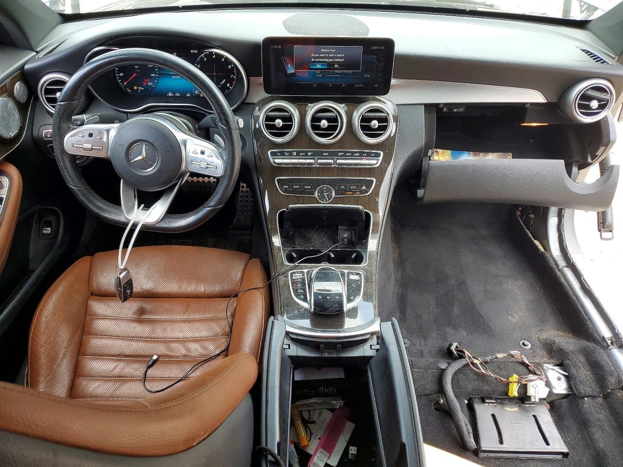2021 Mercedes-Benz C 300 - zdjęcie 8