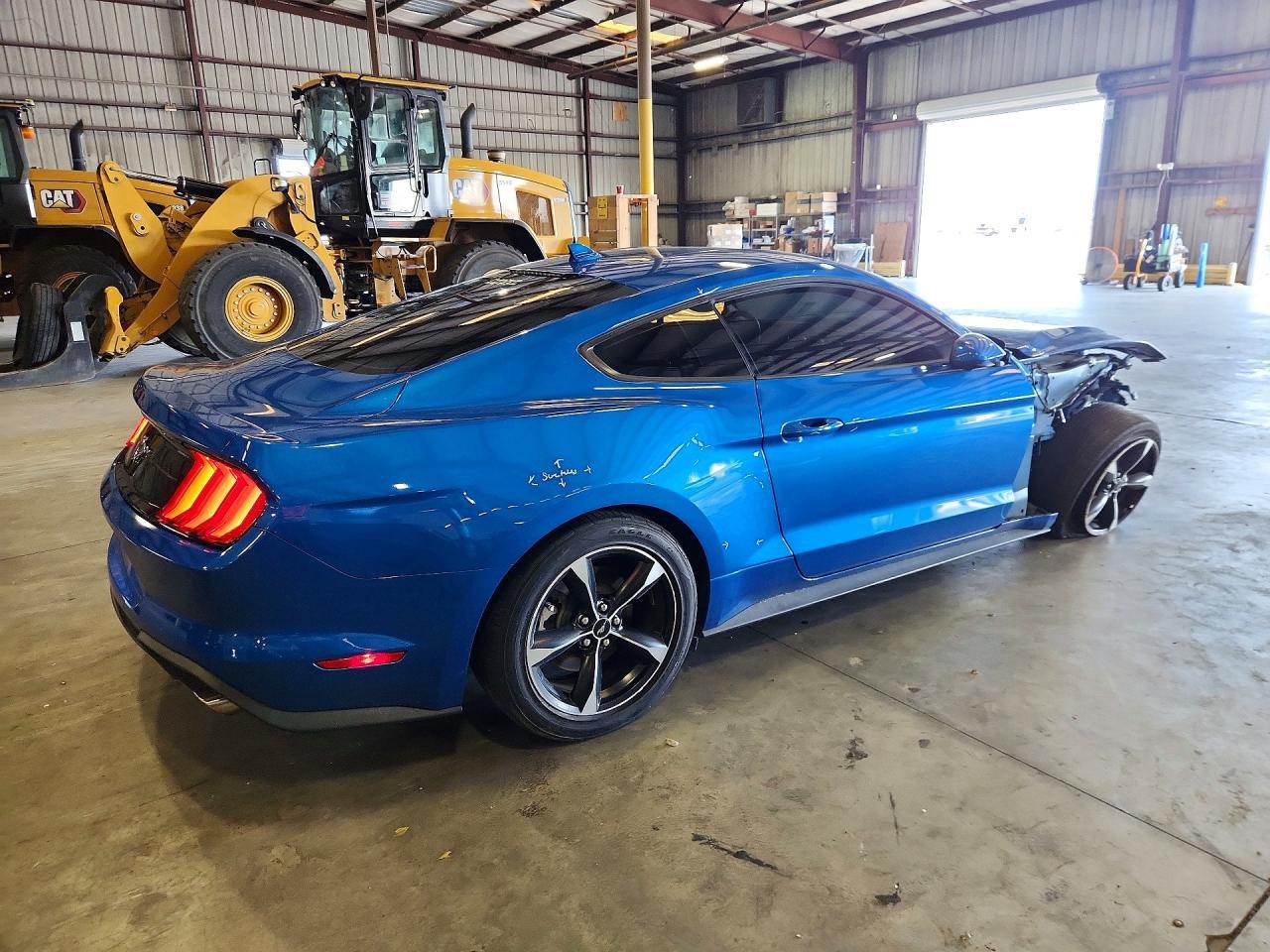 2021 Ford Mustang - zdjęcie 3