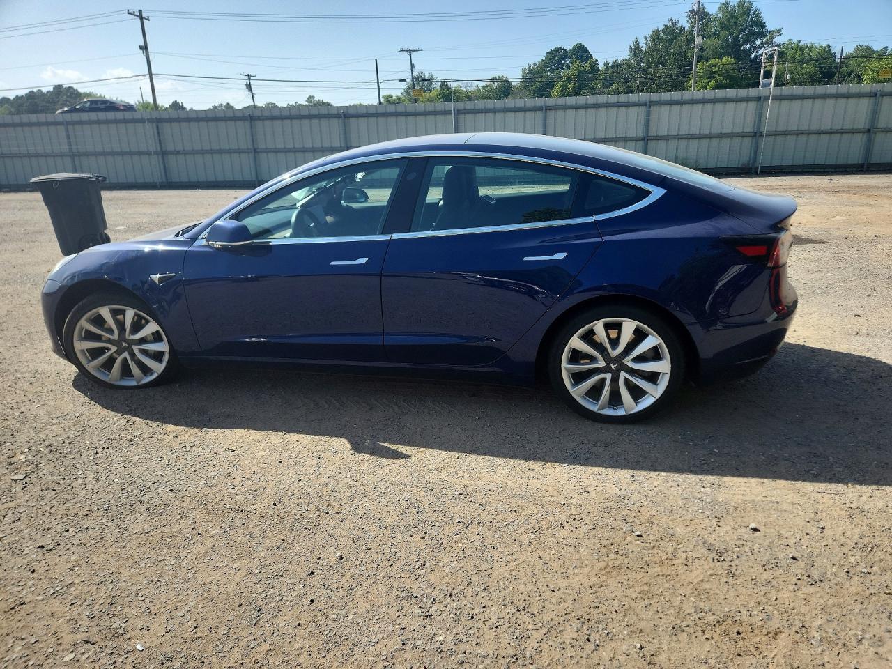 2019 Tesla Model 3 - zdjęcie 2