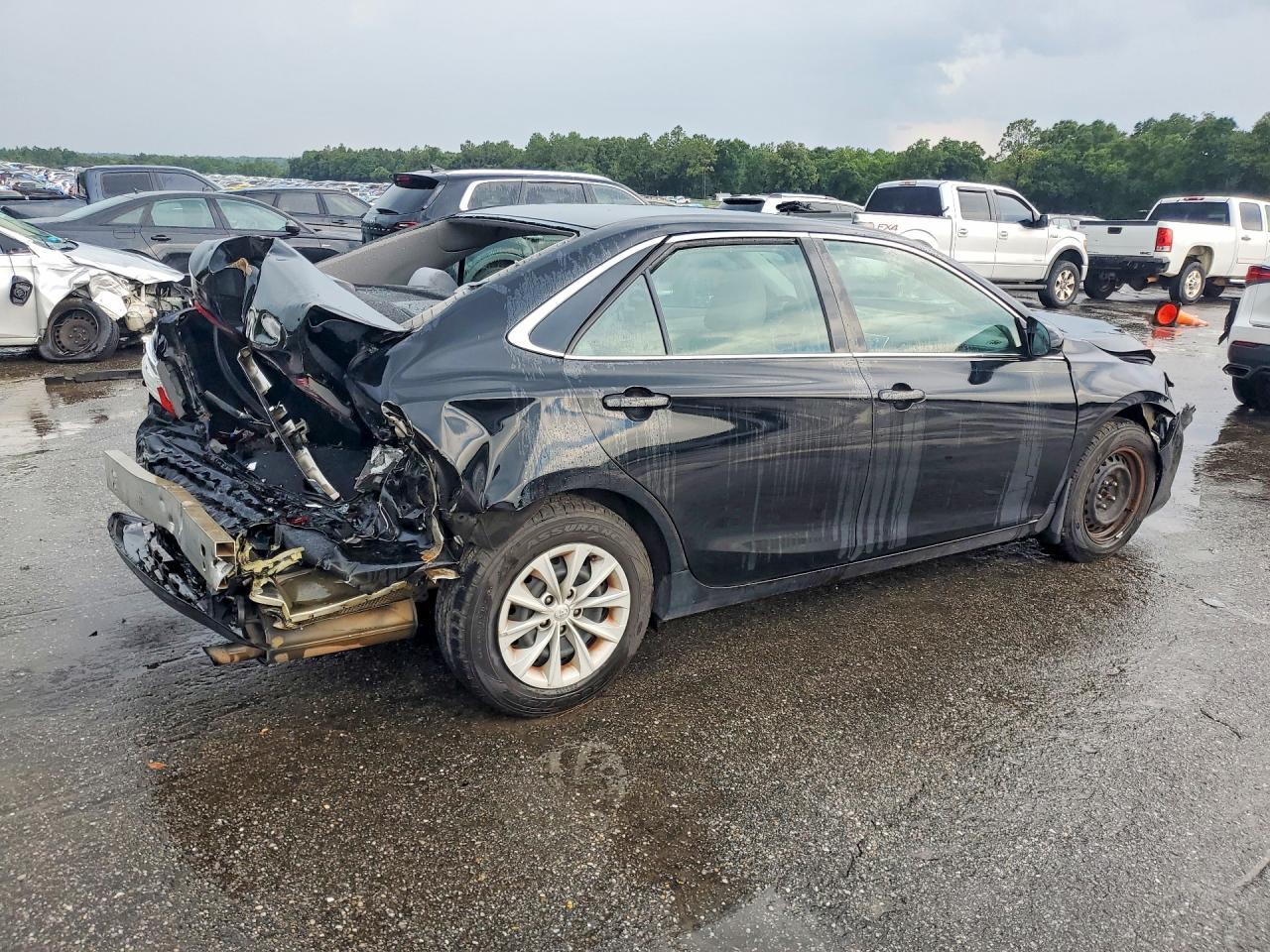 2015 Toyota Camry Le - zdjęcie 3