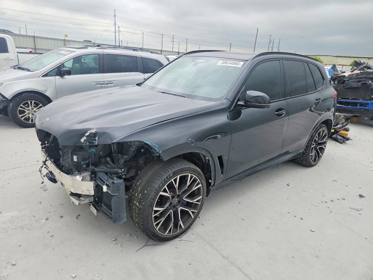 2021 BMW X5 M - zdjęcie główne