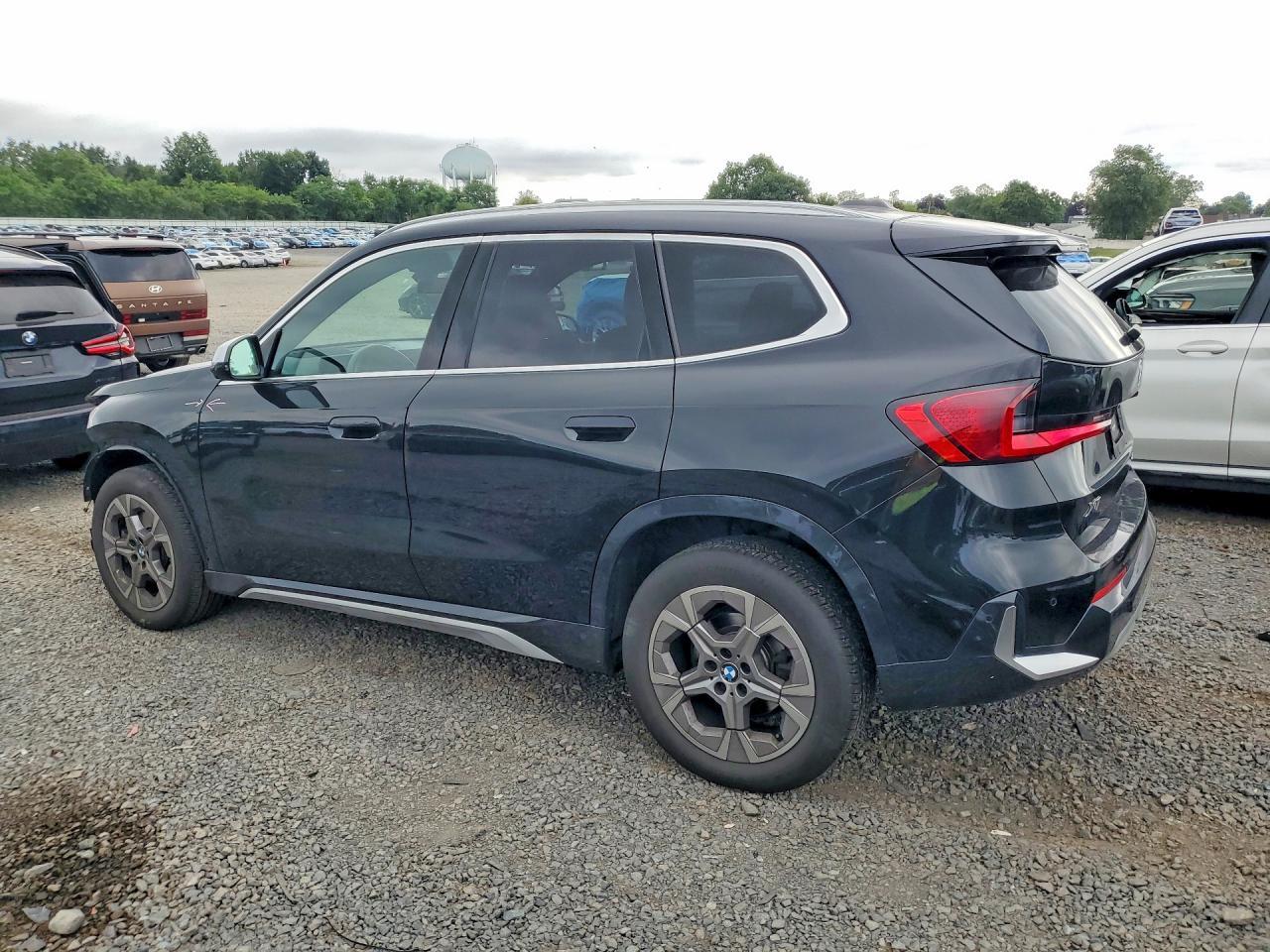 2023 BMW X1 xDrive28I - zdjęcie 2