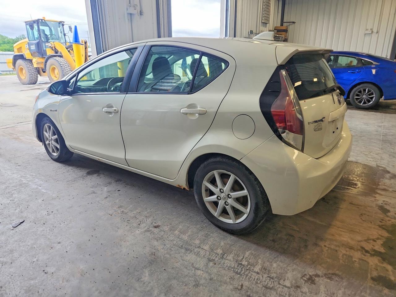 2015 Toyota Prius C One - zdjęcie 2
