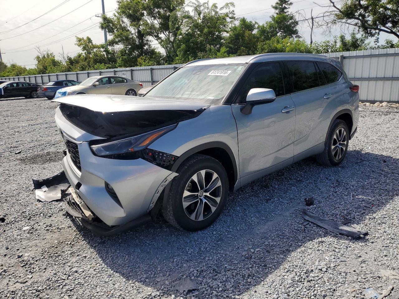 2022 Toyota Highlander Xle - zdjęcie główne