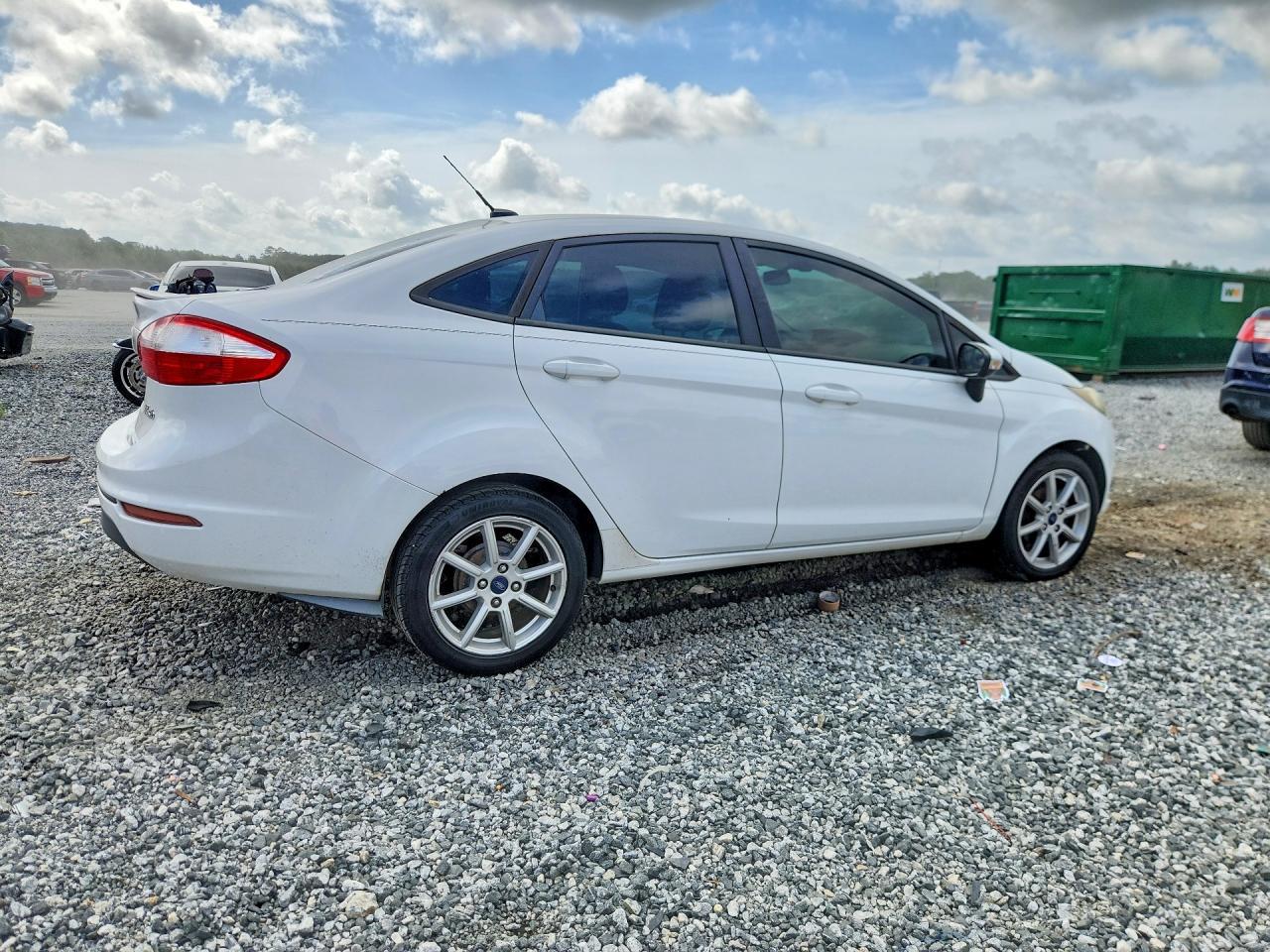 2015 Ford Fiesta Se - zdjęcie 3