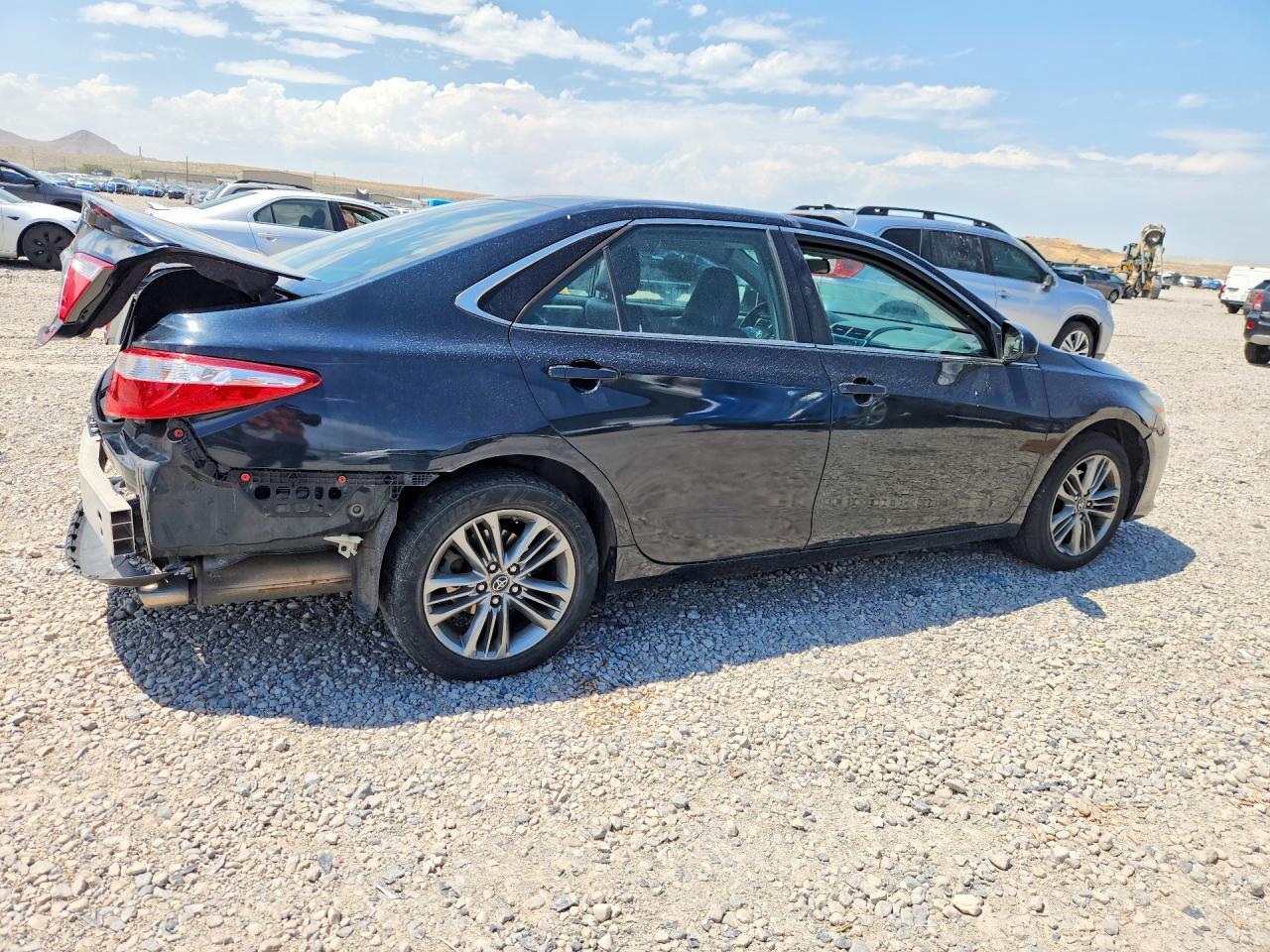2016 Toyota Camry Se - zdjęcie 3