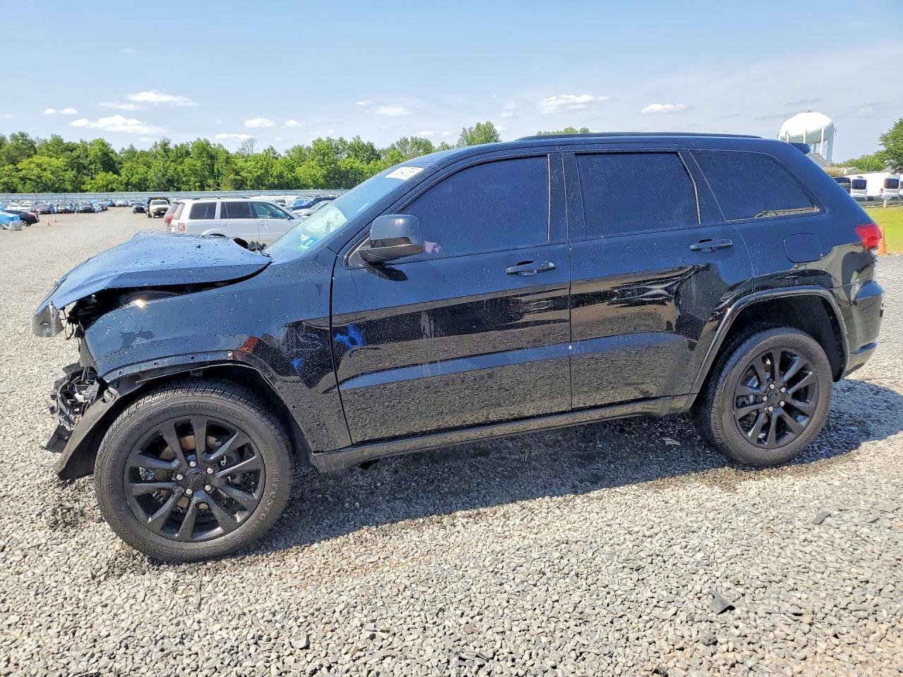 2018 Jeep Grand Cherokee Laredo - zdjęcie główne