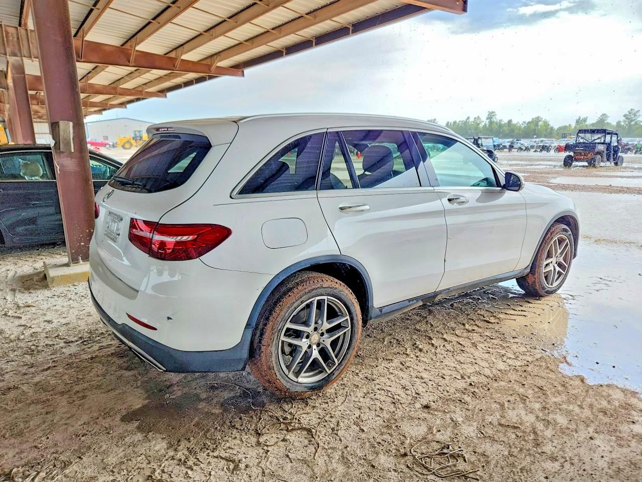 2017 Mercedes-Benz Glc 300 - zdjęcie 3
