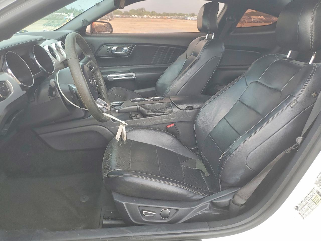 2015 Ford Mustang - zdjęcie 7