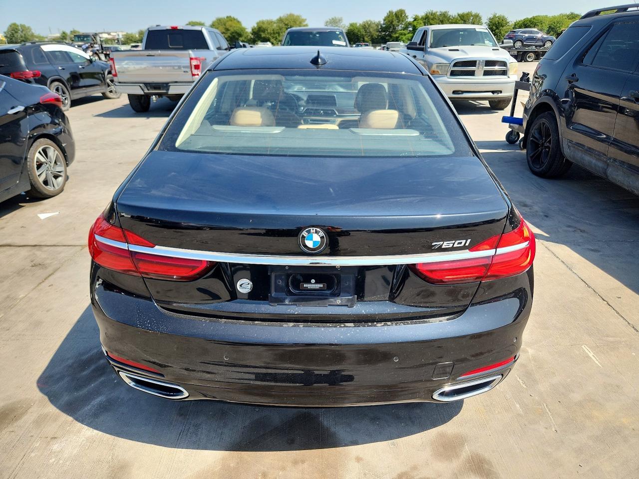 2016 BMW 750 I - zdjęcie 6