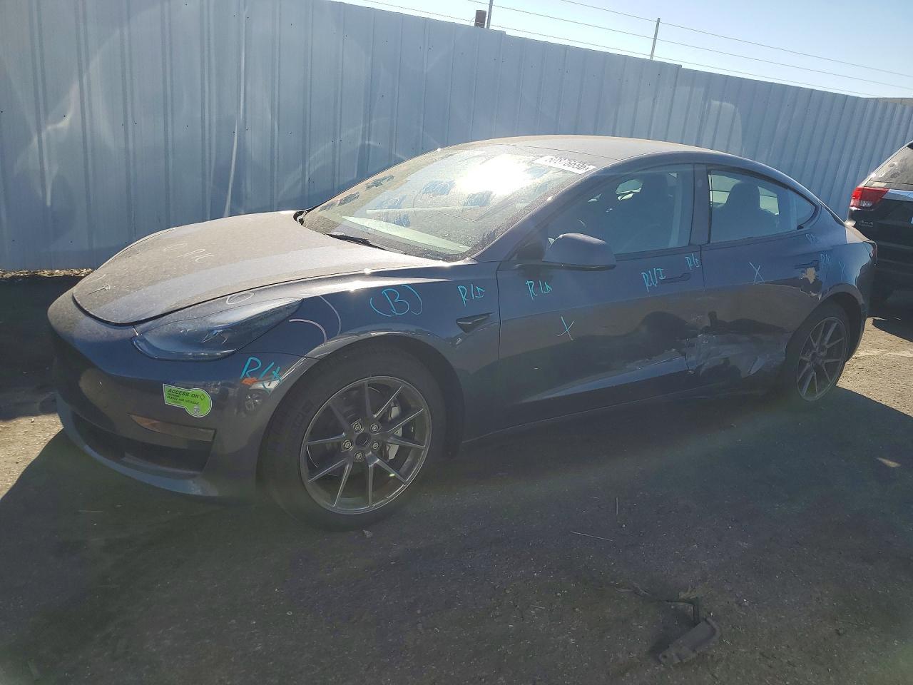 2023 Tesla Model 3 - zdjęcie główne