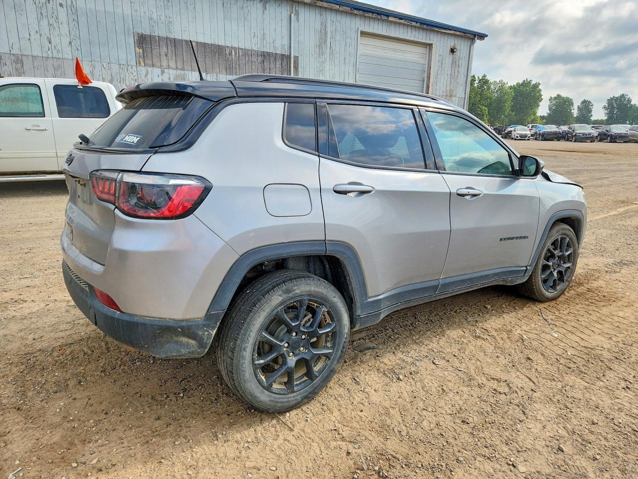 2022 Jeep Compass Latitude - zdjęcie 3
