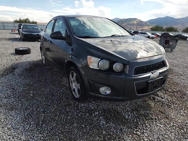 2015 Chevrolet Sonic Ltz - zdjęcie 14
