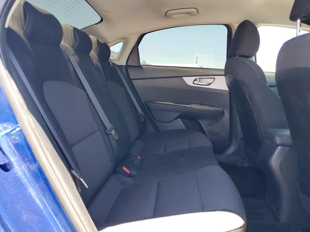 2024 Kia Forte Lxs - zdjęcie 10