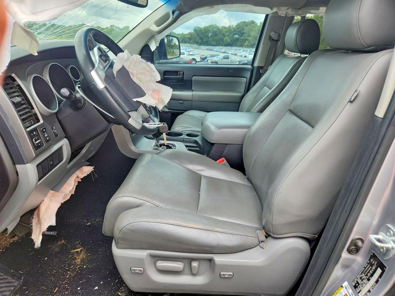 2017 Toyota Sequoia Sr5 - zdjęcie 7