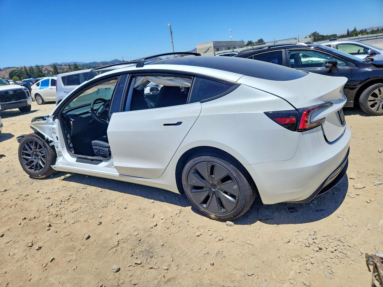 2026 Tesla Model 3 - zdjęcie 2
