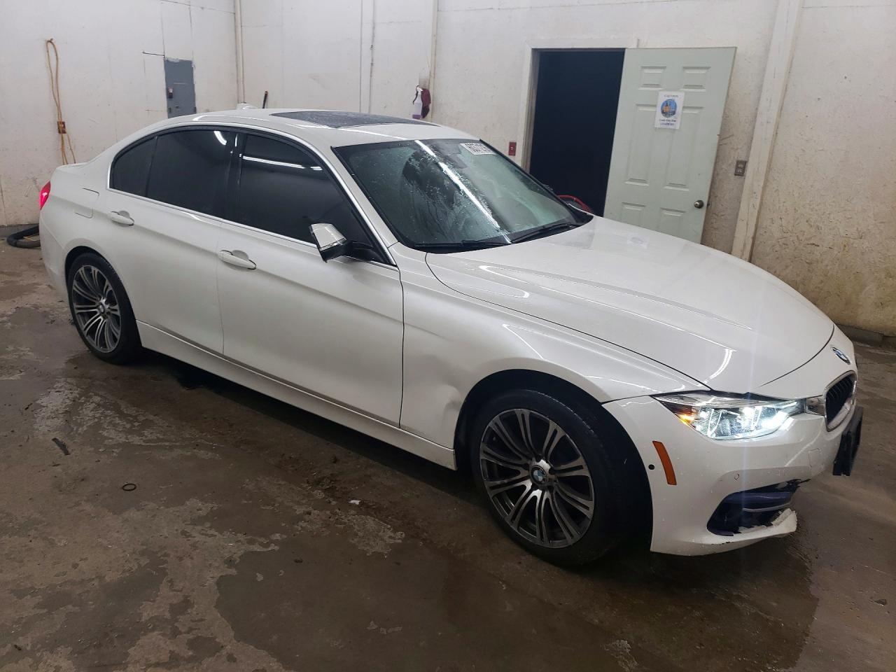 2017 BMW 330 Xi - zdjęcie 4