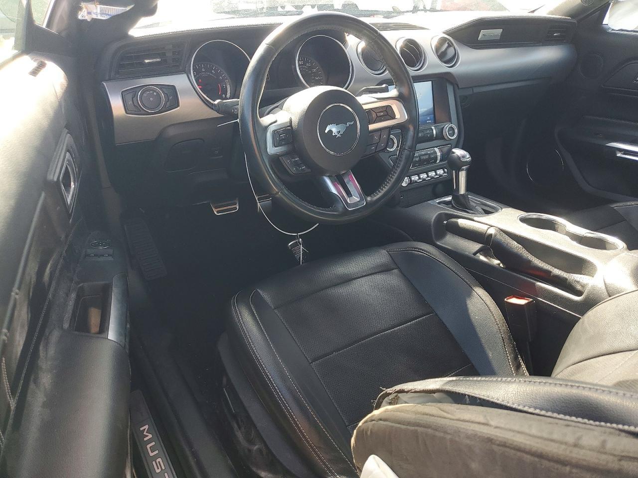 2022 Ford Mustang - zdjęcie 8