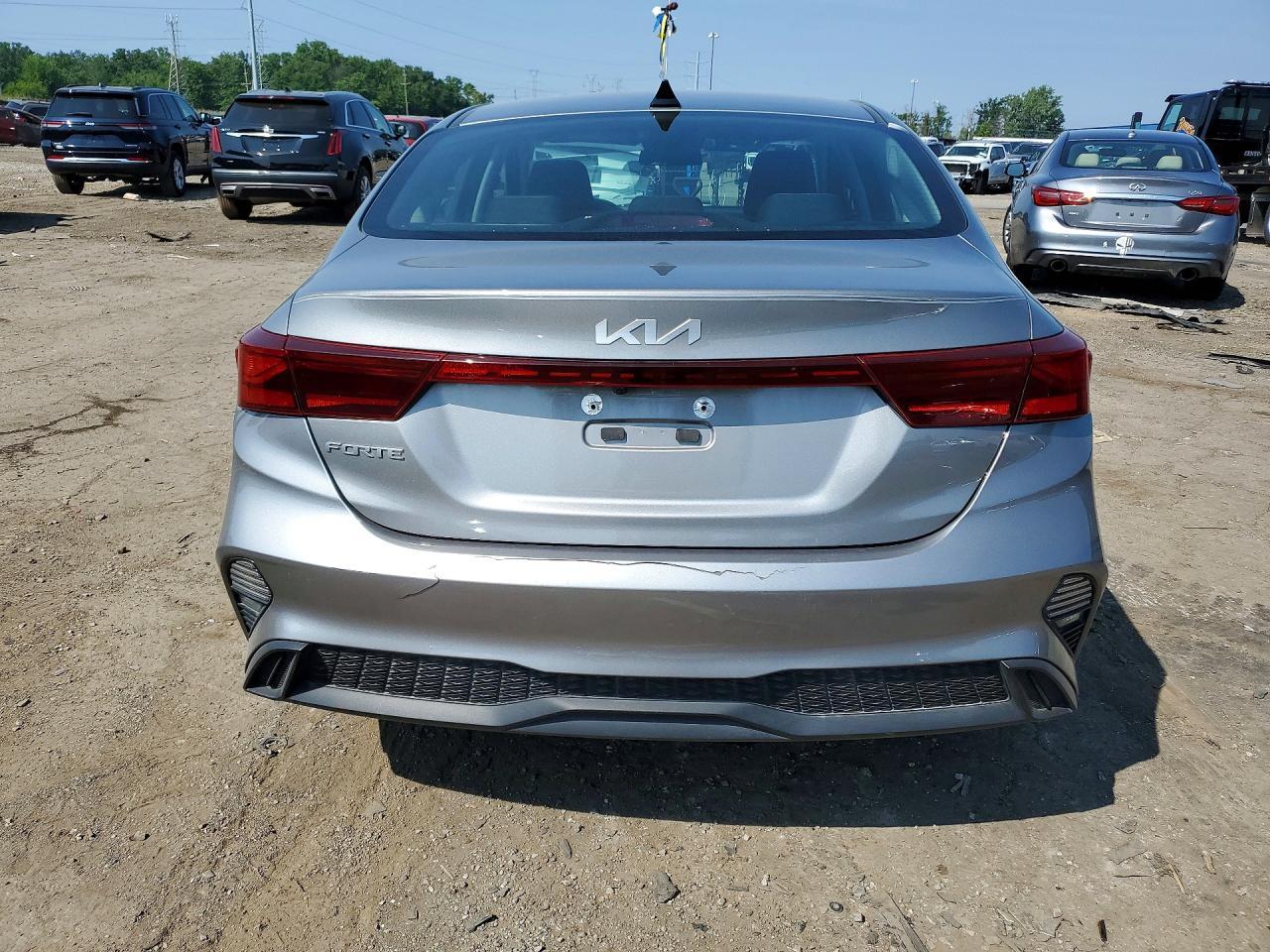2023 Kia Forte Lxs - zdjęcie 6