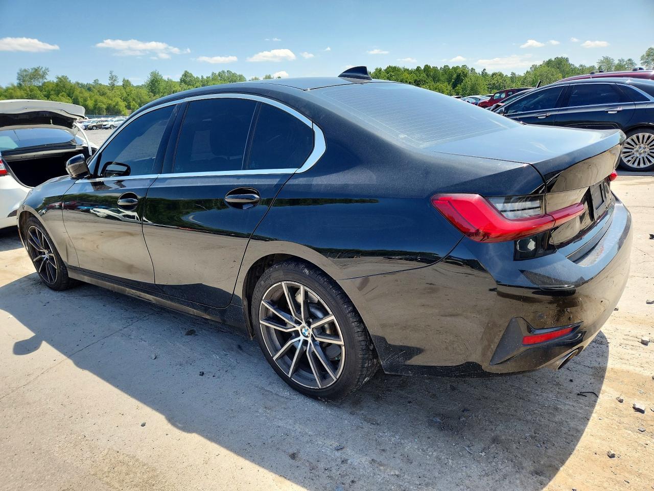 2020 BMW 330I - zdjęcie 2