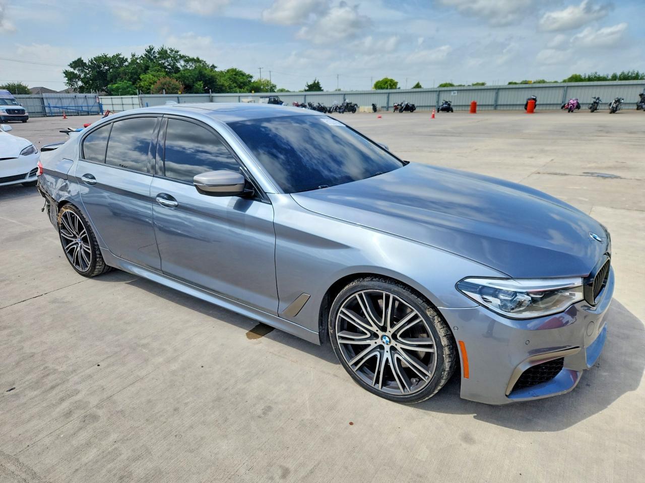 2018 BMW Seria 5 M550i - zdjęcie 4