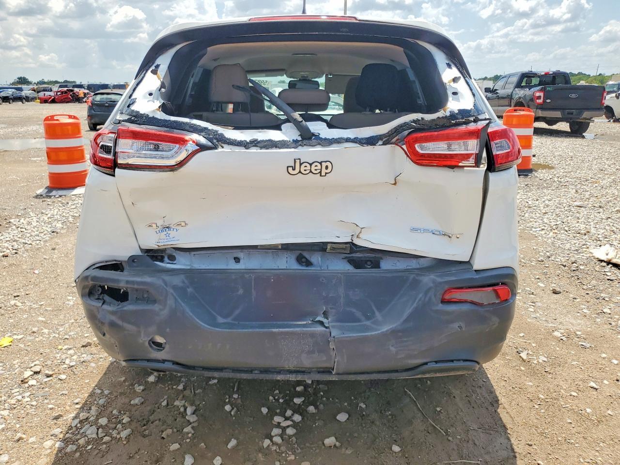 2016 Jeep Cherokee Sport - zdjęcie 6