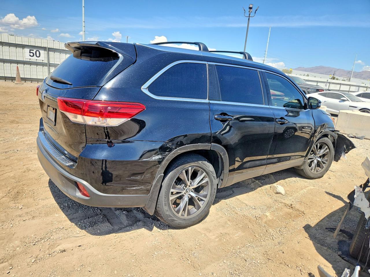 2019 Toyota Highlander Le - zdjęcie 3
