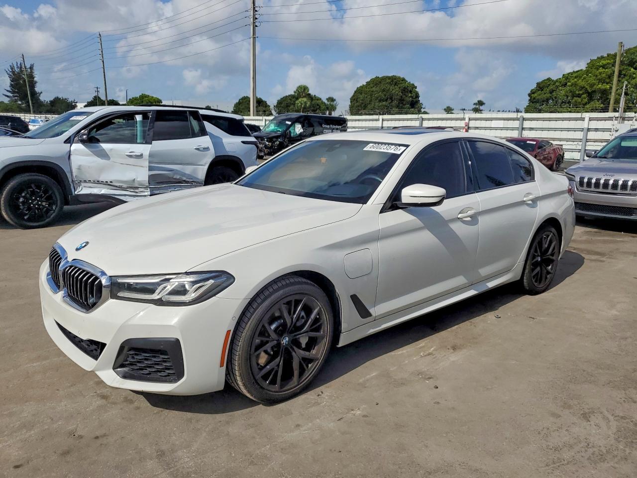 2021 BMW 530E - zdjęcie główne