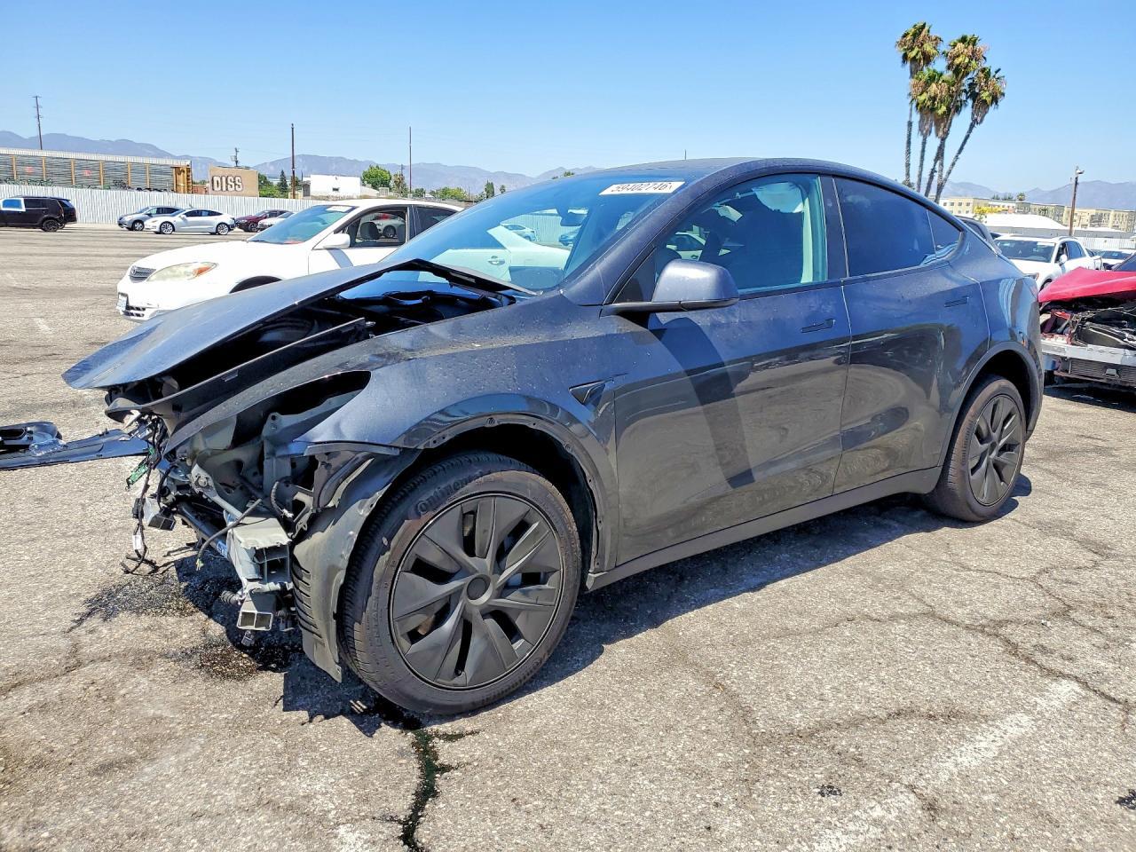 2025 Tesla Model Y - zdjęcie główne
