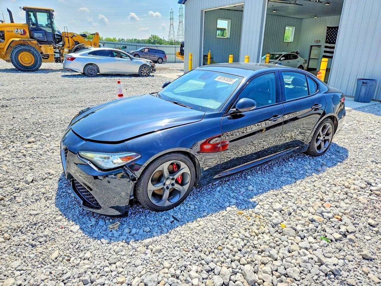 2018 Alfa Romeo Giulia - zdjęcie główne