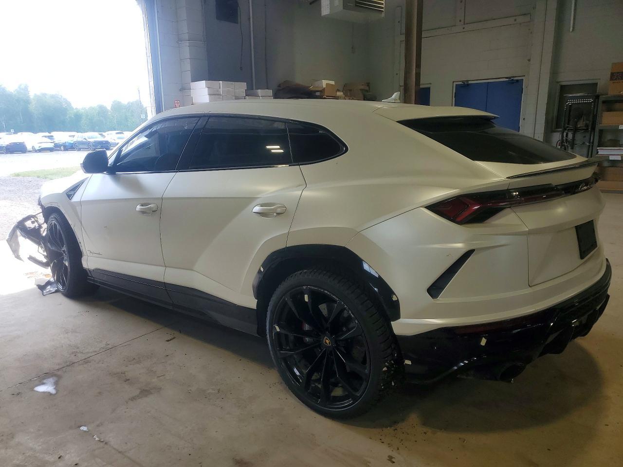 2021 Lamborghini Urus - zdjęcie 2