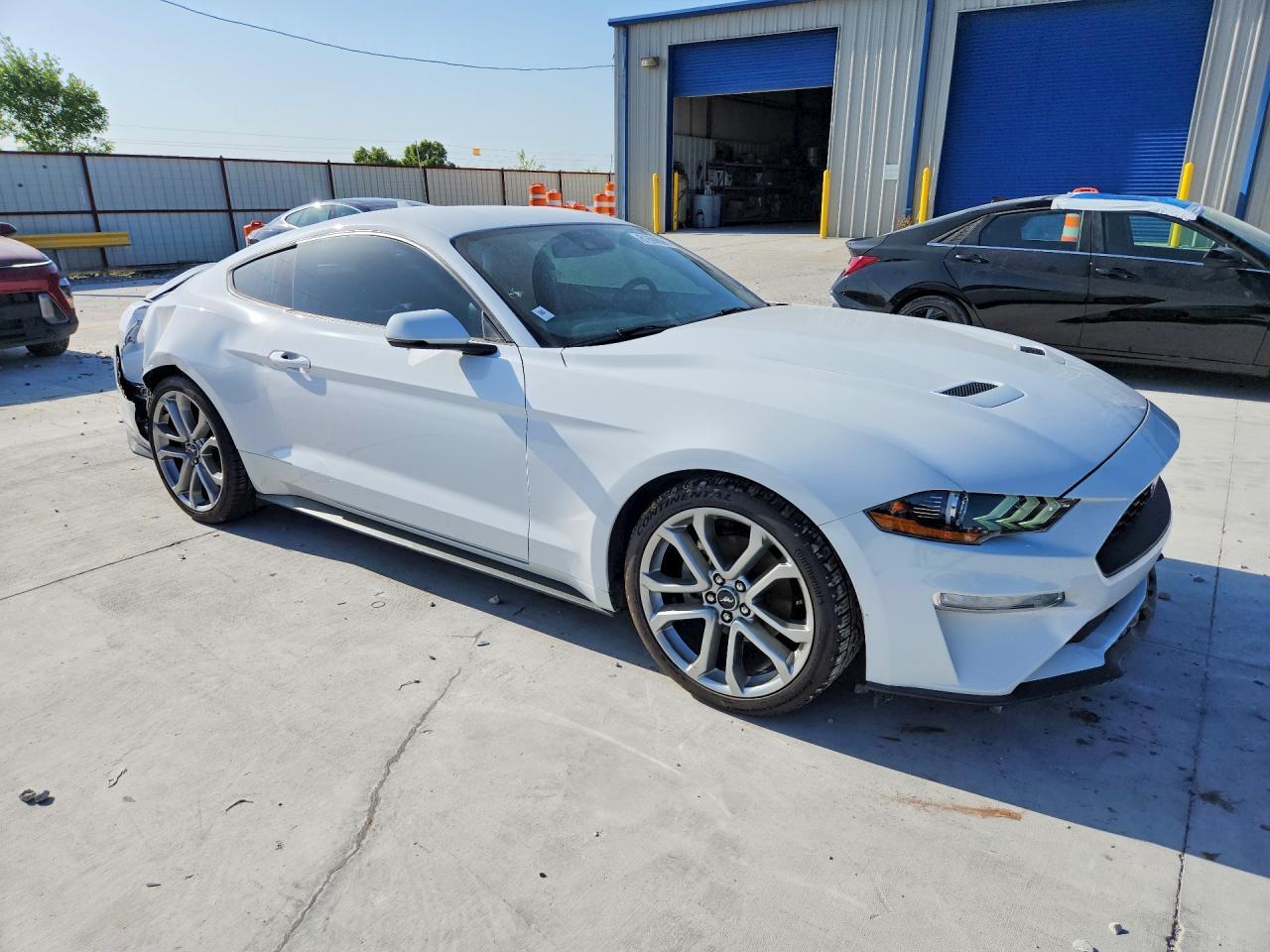 2022 Ford Mustang - zdjęcie 4