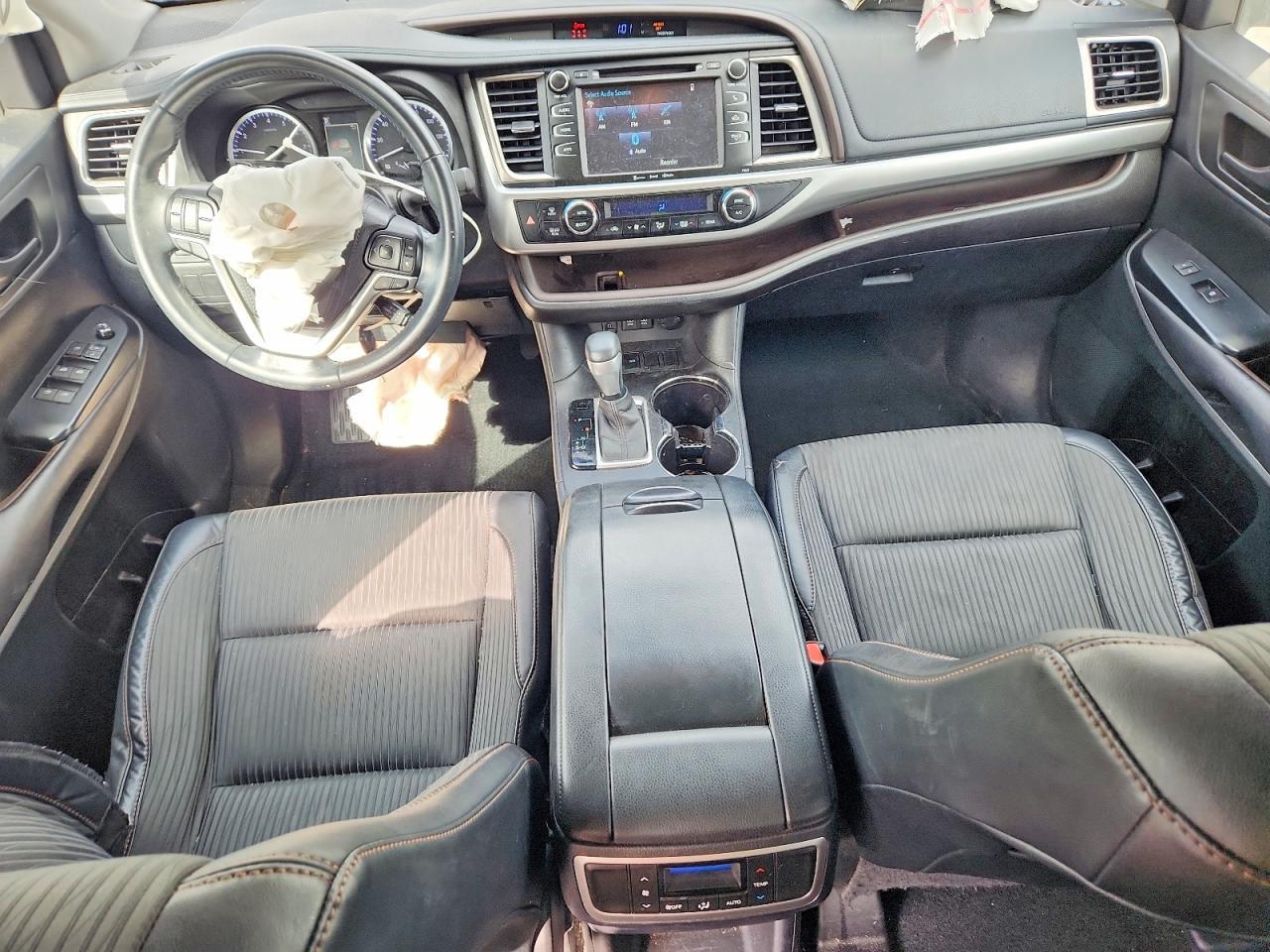2017 Toyota Highlander Le Plus - zdjęcie 8